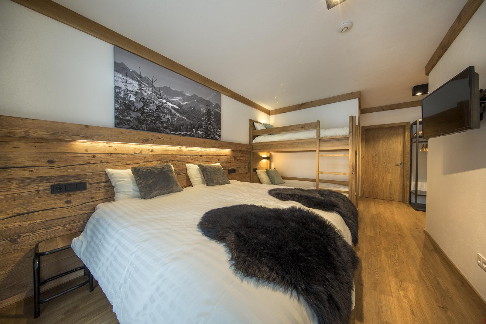 Simple, Lighting & Elegant Interiors on the chalet 1