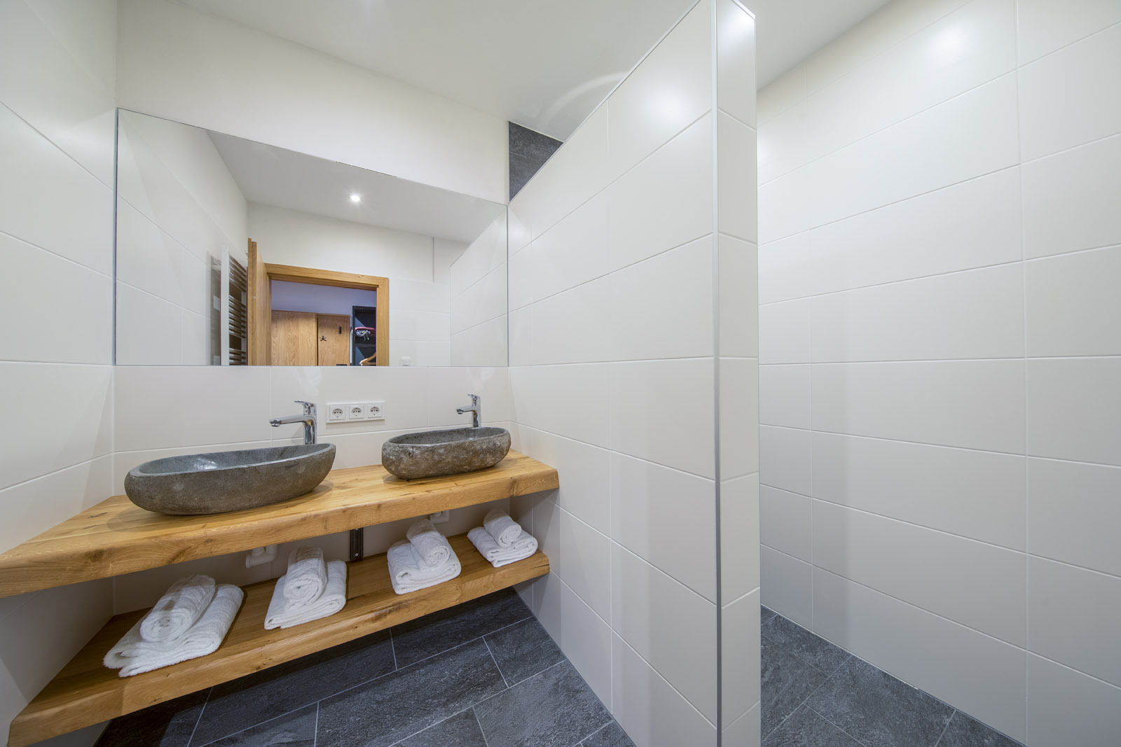 Chalet_Zillertal_Arena_1_16_.jpg Chalet_Zillertal_Arena_1_16_.jpg