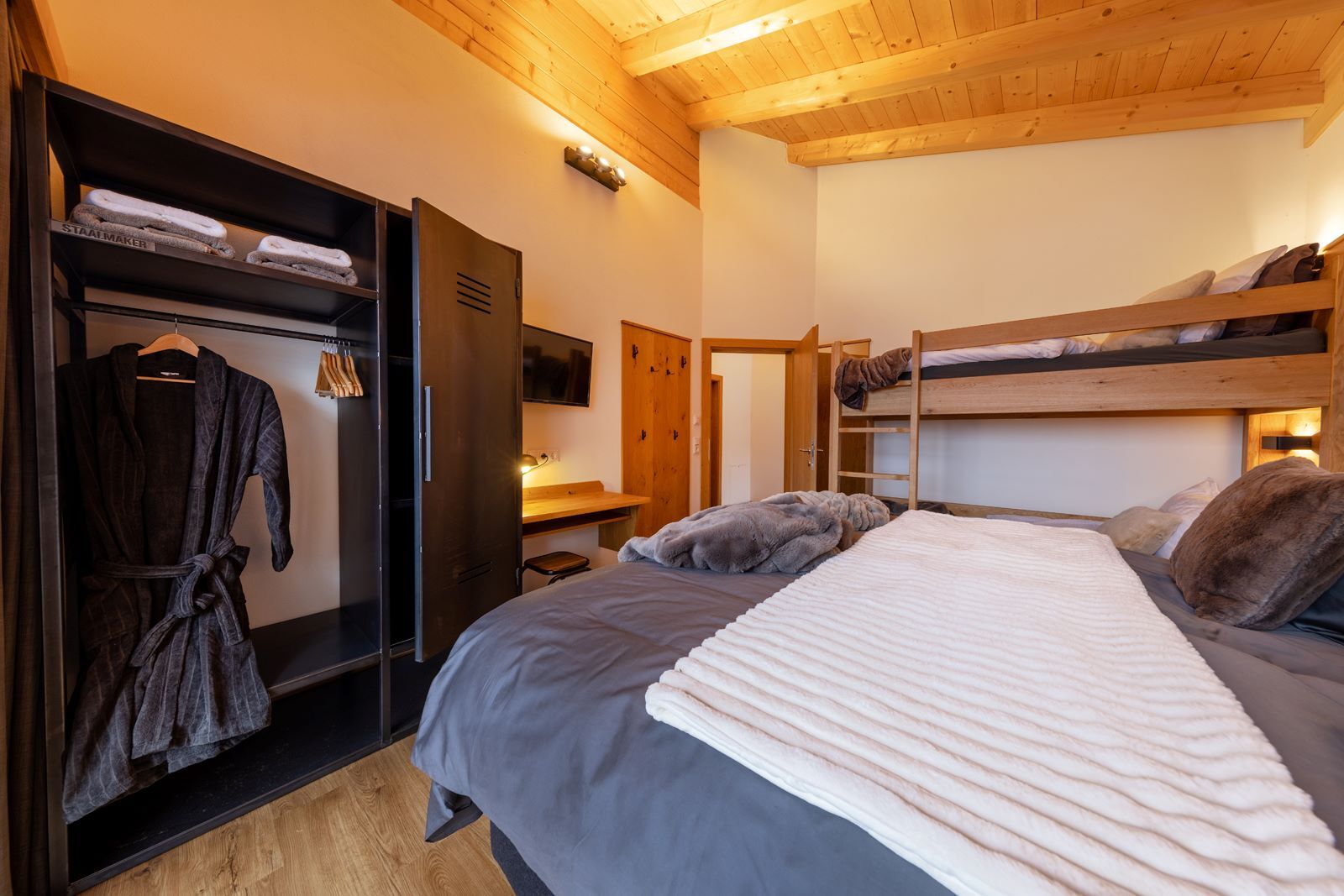 Chalet_Zillertal_Arena_1_52_.jpg Chalet_Zillertal_Arena_1_52_.jpg